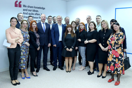 Ministri Zheliazkov vizitoi “Telekom Albania”